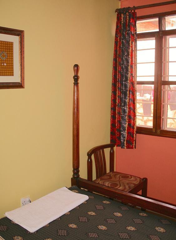 Hotel Acacia 캄팔라 외부 사진