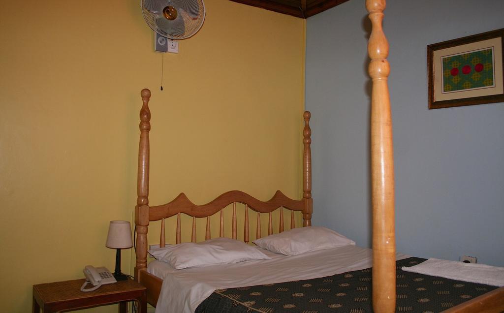 Hotel Acacia 캄팔라 객실 사진