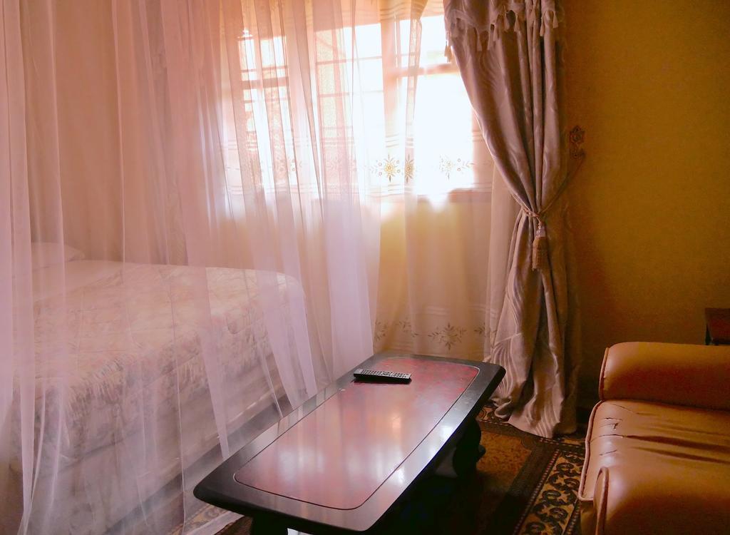 Hotel Acacia 캄팔라 외부 사진